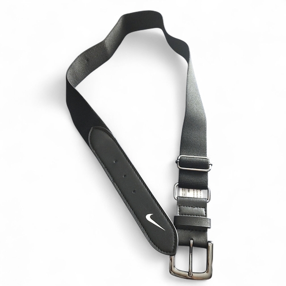 Nike Men's Belt in Black and Silver - Picture 2 of 10